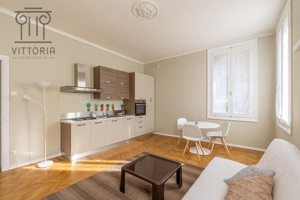 Vittoria Apartments: Viale Dante Виченца Экстерьер фото